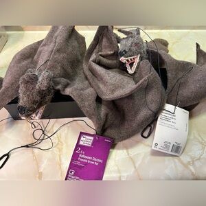 Home Accents Halloween Decor: Poseable/Hanging Halloween Bat Decor (Setof2)